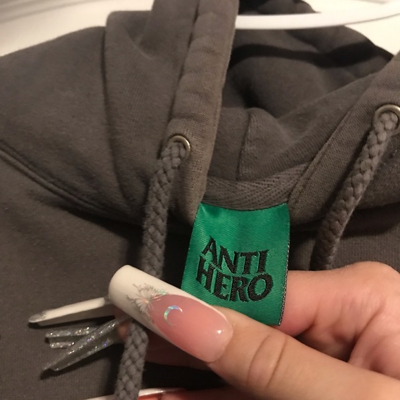 SIZE MEDIUM•ANTIHERO SKATEBOARDS•GREY•HOODIE - Picture 4 of 5